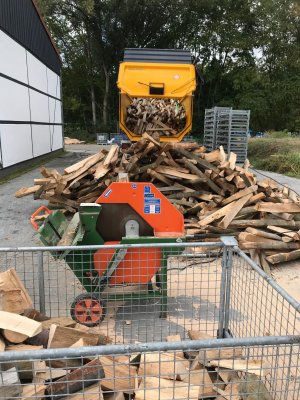 Brennholz ofenfertig 30-32 Kg Kaminholz trocken 